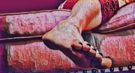 super_heel_02_lavender_couch_stylized_berries_and_cream_01_color_adjusted_1872x1024.jpg