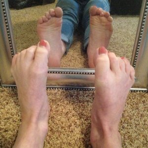 The "it tickles!" foot wrinkle