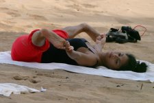 nicole_scherzinger_hawaii_yoga_candid_may_11_2007e_uQ1E29D.sized.jpg