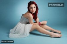 Ariana-Grande-Feet-5.jpg