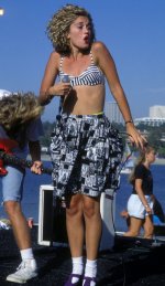 Gwen-snapped-1989-beach-party-while-performing-Doubt.jpg