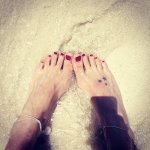 Katie-Cassidy-Feet-1322246.jpg