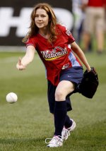 jenna_fischer_celebrity_all_star_softball_game_002_122_687lo.jpg