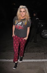 kesha-kitten-socks-marmont-01.jpg