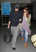 Drew+Barrymore+Boyfriend+Going+Through+Security+CAIb2hdl7y-l.jpg