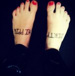 Miley-Cyrus-Feet-1329811.jpg