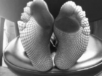 mary_s_feet_in_fishnets_in_b_w_10_by_osco89-d7flrzc.jpg