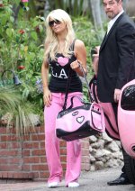 ParisHilton2011_02_15_AtNickysHouseinBeverlyHills4_122_500lo.jpg