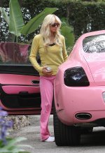 ParisHilton2011_02_15_AtNickysHouseinBeverlyHills20_122_157lo.jpg