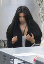 KimKardashian17_123_388lo.jpg