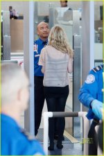 kirsten-dunst-lax-airport-05.jpg