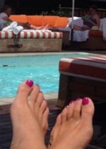 Andi-Dorfman-Feet-1405620.jpg