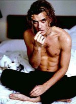 Gavin Rossdale seductive on bed 2.jpg