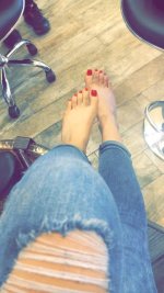 Bella-Thorne-Feet-2096350.jpg