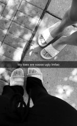 Hailey-Baldwin-Feet-2250165.jpg