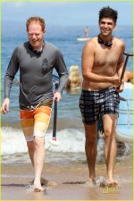 Jesse Tyler Ferguson 2 (with Justin).jpg