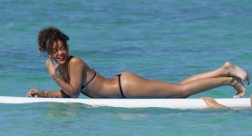 Rihanna-Feet-591477.jpg