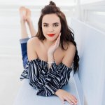 Bailee-Madison-Feet-2858341.jpg