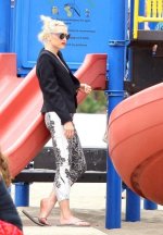 Gwen-Stefani-Feet-2646008.jpg