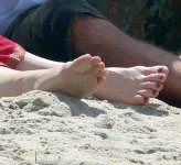 Gwen-Stefani-Feet-1373084.jpg