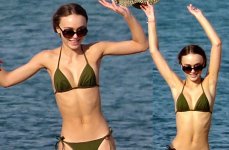 lily-rose-depp-thin-ribs-bikini-pp.jpg