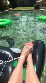 Caity-Lotz-Feet-3514313.jpg