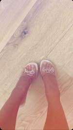 Kourtney-Kardashian-Feet-3813246.jpg