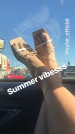 Vanessa-Hudgens-Feet-4072625.jpg