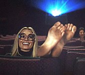 Margot-Robbie-Feet-4391887.jpg