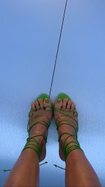 Kendall-Jenner-Feet-4450873.jpg