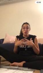 Alexandria-Ocasio-Cortez-Feet-4.jpg