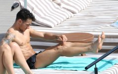 Gorka-Marquez-Feet-4257596.jpg