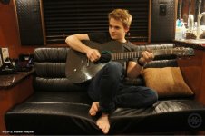 Hunter-Hayes-Feet-2937445.jpg