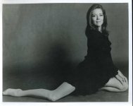 Diana-Rigg-Feet-549568.jpg