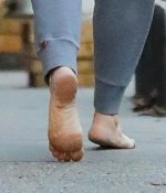 drew-barrymore-feet-5.jpg