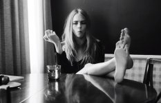 Cara-Delevingne-Feet-5267904.jpg