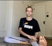 Cara-Delevingne-Feet-5007209.jpg