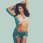 deepika-padukone-flaunting-her-sexy-midriif-during-bold-shoot-201610-1475487972.jpg