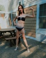 Emma-Dumont-Feet-2365922.jpg