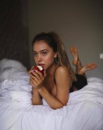 Alexis-Ren-Feet-3931552.jpg