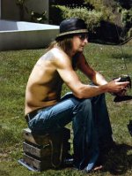 Kid Rock barefoot.jpg