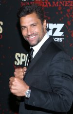 manu-bennett-spartacus-01292013-04.jpg