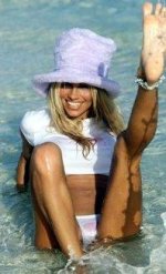 pamelaanderson20030227140644.jpg