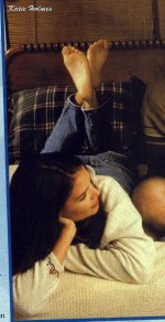 Katie Holmes Barefoot in Jeans 02 - Feet Soles Pose.jpg