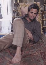 Mark Ruffalo barefoot 1.jpg