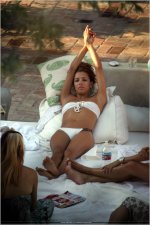 89485_Eva_Longoria_White_Bikini_Candids_27_122_323lo.jpg