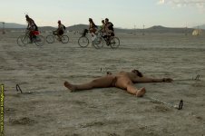 luvbight-desert-cyclists.jpg