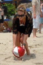 53021_Haylie_Duff_-_party_on_the_beach_in_Malibu_-__july_4th_2007_020_122_196lo.jpg