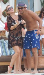 53864_Haylie_Duff_-_party_on_the_beach_in_Malibu_-__july_4th_2007_031_122_627lo.jpg