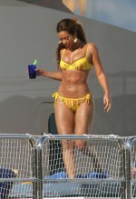 beyonce_knowles_yel_bikini_big.jpg